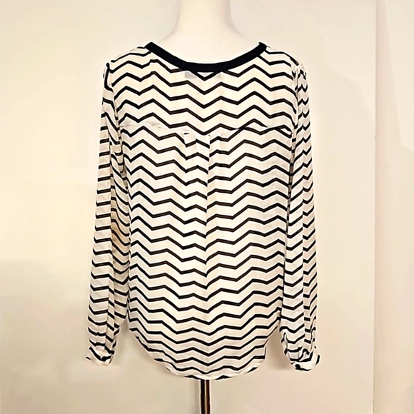THE LIMITED black and white striped chevron long sleeve semi sheer knot tie Med - Picture 5 of 6